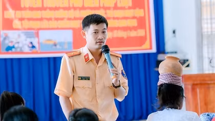 Sắc màu biên ải