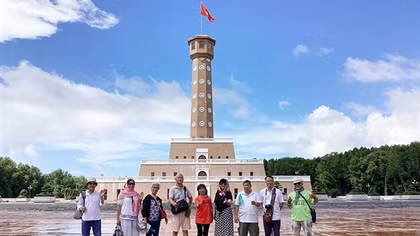 Cột cờ Tổ quốc ở hai đầu đất nước