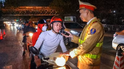 Xử lý nhiều "ma men" cầm lái đi chúc Tết