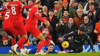 Thua đậm Liverpool nhưng CĐV Chelsea tỏ ra “bất phục”