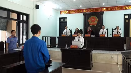Giám đốc “bán vịt trời”