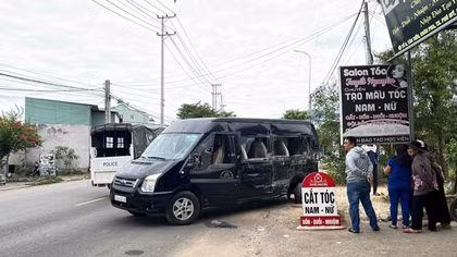 2 công nhân tử vong sau vụ tai nạn giao thông giữa hai xe ô tô