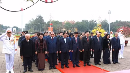 Lãnh đạo Đảng, Nhà nước và Bộ Công an vào Lăng viếng Chủ tịch Hồ Chí Minh