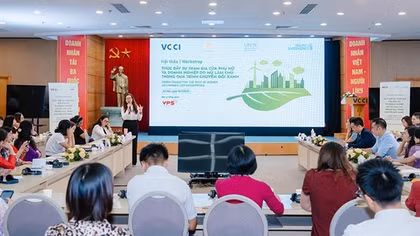 Chung tay nâng cao vai trò của phụ nữ trong chuyển đổi xanh