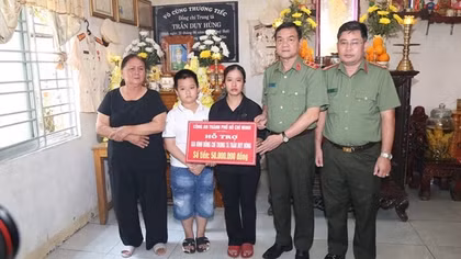 Hỗ trợ thân nhân Phó trưởng Công an phường hy sinh