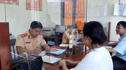 Bộ Công an đề xuất không giới hạn độ tuổi đăng ký xe