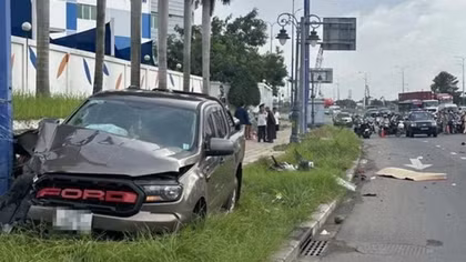 Chạy ngược chiều trong làn hỗn hợp bị xe bán tải tông tử vong