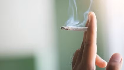 Hút thuốc lá nguy cơ mắc bệnh liên quan tới răng miệng cao