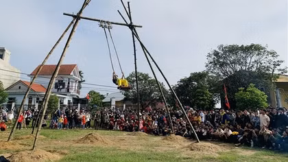 Tưng bừng hội đu tiên truyền thống Gia Viên