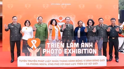 Triển lãm ảnh và tuyên truyền pháp luật nhân tháng hành động về bình đẳng giới