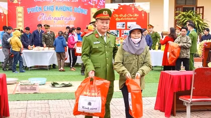 Phiên chợ 0 đồng, ấm lòng đồng bào dịp Tết