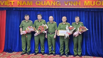 Khen thưởng các đơn vị khám phá nhanh vụ giết người
