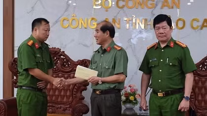 Công an tỉnh Lâm Đồng chia sẻ với CBCS và nhân dân vùng bão lũ phía Bắc