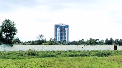 Bị xếp loại không hoàn thành nhiệm vụ vì... chưa học tiến sĩ