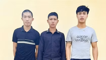 Bị nhắc nhở vì nẹt pô, nhóm thanh niên dùng hung khí tấn công Công an xã