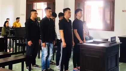 Sáu bị cáo cho vay với lãi suất "cắt cổ" lãnh án