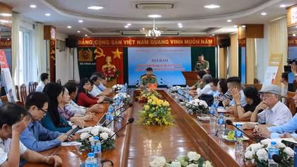 Bế mạc Trại sáng tác “Vì an ninh Tổ quốc và bình yên cuộc sống”