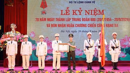 Tiếp tục phát huy truyền thống vẻ vang của đơn vị vinh dự được Bác Hồ đặt tên