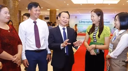 Diễn đàn Chủ nhật, nghe nông dân “chất vấn” về đại điền, đấu giá, thuê đất sản xuất…