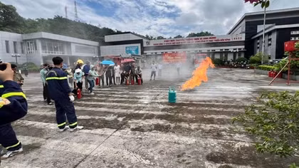 Lào Cai: Hơn 700 người thực hành chữa cháy, cứu nạn cứu hộ