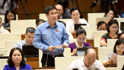 Điều chỉnh chương trình kỳ họp, Quốc hội làm công tác nhân sự và thảo luận về tăng lương