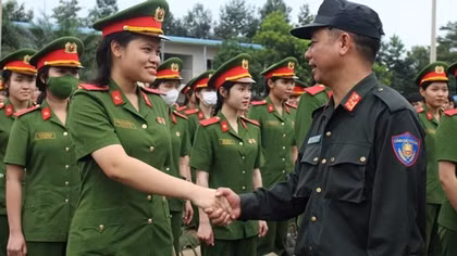 Tiếp nhận gần 1.700 CBCS, học viên huấn luyện diễu binh, diễu hành