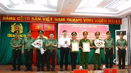 Chủ tịch UBND tỉnh Phú Yên khen thưởng hai đơn vị Công an tỉnh