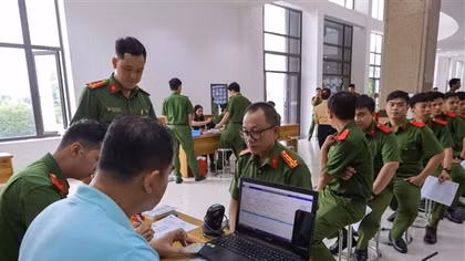 Hơn 600 CBCS, giáo viên và học viên Cảnh sát hiến máu vì đồng đội thân yêu