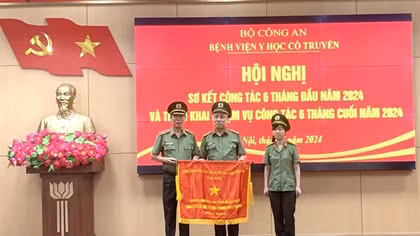 Nâng cao chất lượng khám, điều trị, chăm sóc sức khoẻ CBCS và nhân dân