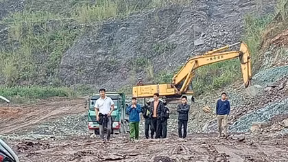 Xử lý hoạt động khai thác, vận chuyển đất trái phép tại Lương Sơn, Hòa Bình