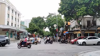 Gió về ngang ngã tư thu