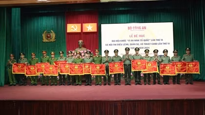 Bế mạc Hội thi điều lệnh, quân sự, võ thuật CAND lần thứ VI khu vực 4