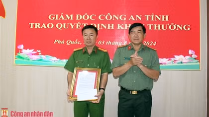 Khen thưởng vụ truy bắt nhanh đối tượng dùng hung khí cướp tài sản ở Phú Quốc