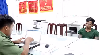 Khởi tố, tạm giam đối tượng tàng trữ trái phép súng quân dụng K54