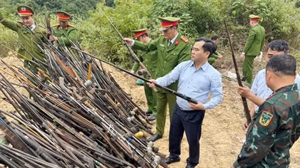 Tiêu hủy gần 1.000 khẩu súng và nòng súng các loại