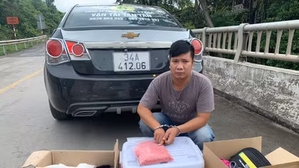 Bắt đối tượng vận chuyển 12.000 viên ma túy