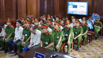 Luận cứ “hai hàng”, khó xác định các bị cáo đã thành khẩn nhận tội