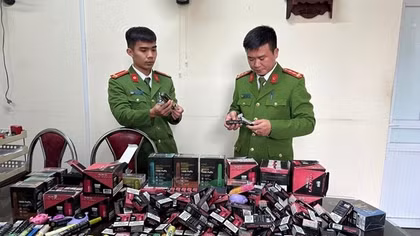 Bắt đối tượng chuyên bán ma tuý 'cỏ' cho học sinh
