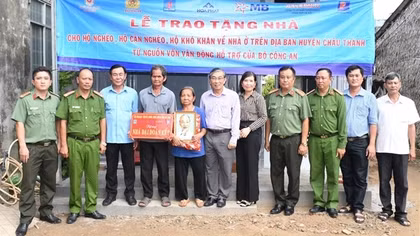 Trà Vinh bàn giao nhà Đại đoàn kết do Bộ Công an vận động tặng người dân