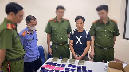 Bắt đối tượng đang ôm 4 bánh heroin ở Lóng Luông