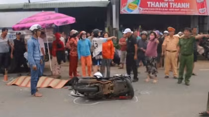 Va chạm với xe ô tô, 2 người tử vong