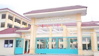 Phụ huynh bức xúc việc giáo viên in sẵn đơn xin không thi lớp 10 để học sinh điền tên