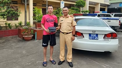 CSGT tìm người dân trả lại tài sản đánh rơi trên cao tốc