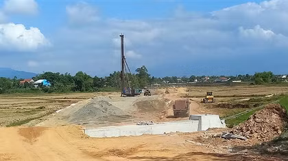 Thiếu đất san lấp, nhiều công trình tại Quảng Nam “đứng bánh”