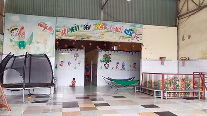 Bé trai 5 tuổi bị đạp liên tục nhiều phát vào bụng, lưng dẫn đến tử vong