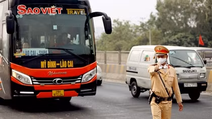 CSGT Hà Nội kiểm tra, xử lý các xe hợp đồng trá hình, xe limousine vi phạm