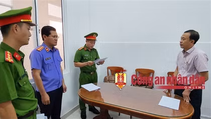Phó Chủ tịch xã và cán bộ địa chính ở Phú Quốc bị bắt