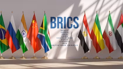 BRICS trước lời đe dọa "vũ khí hóa đồng USD" từ ông Donald Trump: Lưỡng bại câu thương