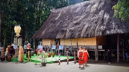 Màu Giẻ Triêng ở biên giới Đăk Răng