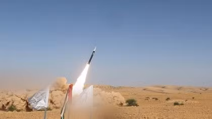 Houthi bắn tên lửa siêu vượt âm từ Yemen vào căn cứ không quân Israel